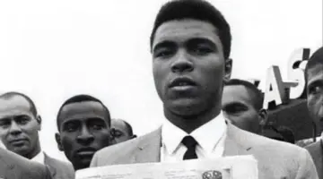 الله هو الأعظم.. عمر مرموش ينشر صورة لـ محمد علي كلاي| ماذا يقصد؟